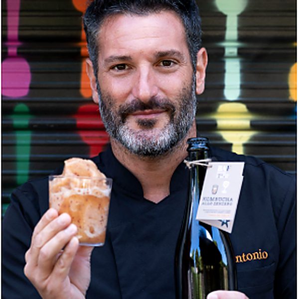Uno chef con la kombucha allo zenzero